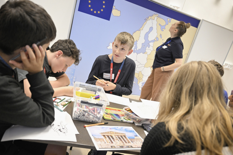 Blick Richtung Veranstaltungsteilnehmer:innen