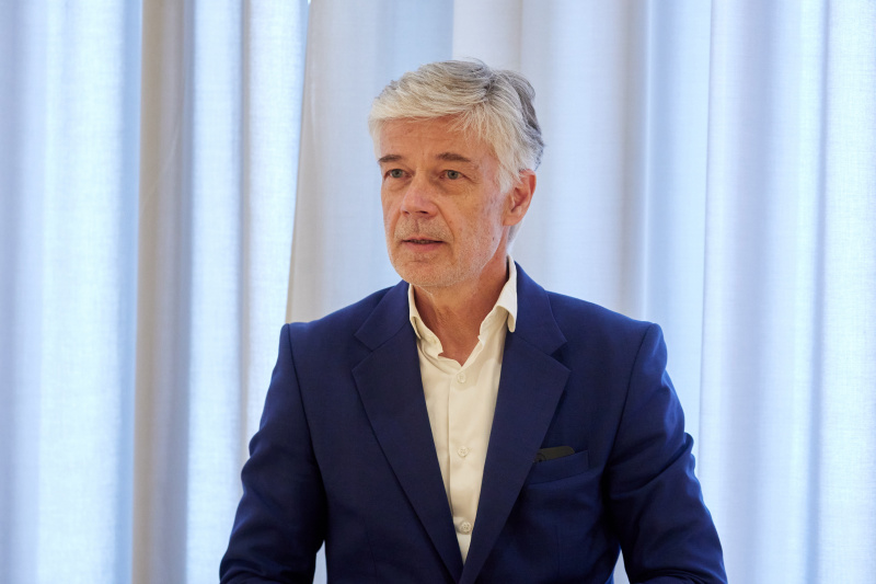 Begrüßung. Parlamentsdirektor Harald Dossi