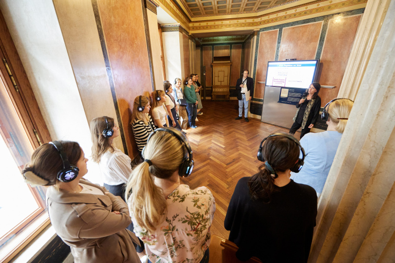 Führung. Professorin für Geschichte der Neuzeit/Frauen- und Geschlechtergeschichte, Universität Wien Gabriella Hauch
