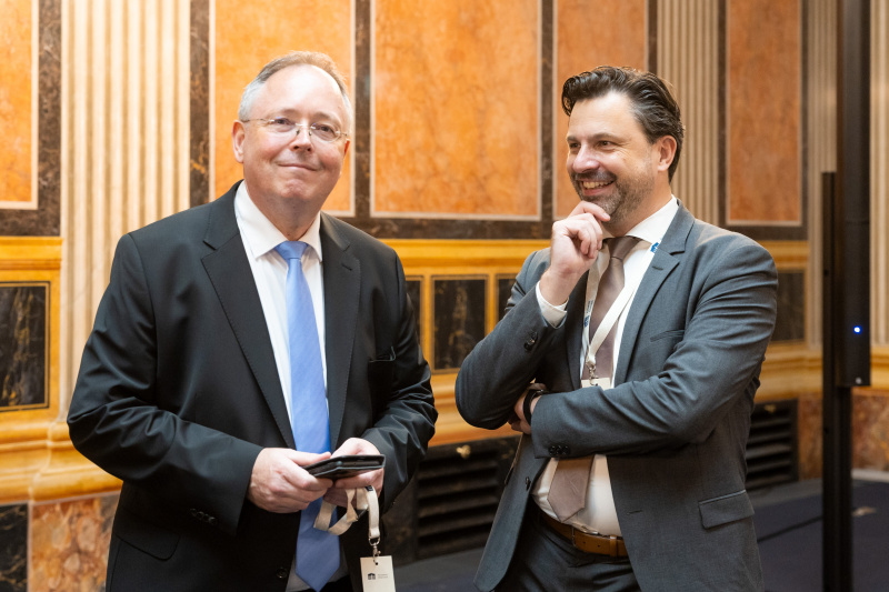 Von links: Leiter des Archivs der Republik (AdR) Roman Eccher, Direktor des HGM Georg Hoffmann