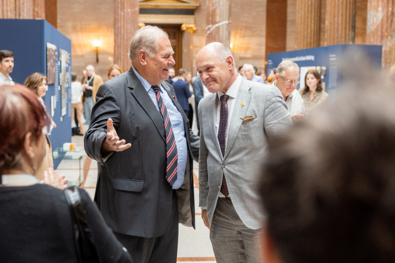 Von rechts: Nationalratspräsident Wolfgang Sobotka (ÖVP), Vizepräsident a.D. der ÖAW Arnold Suppan