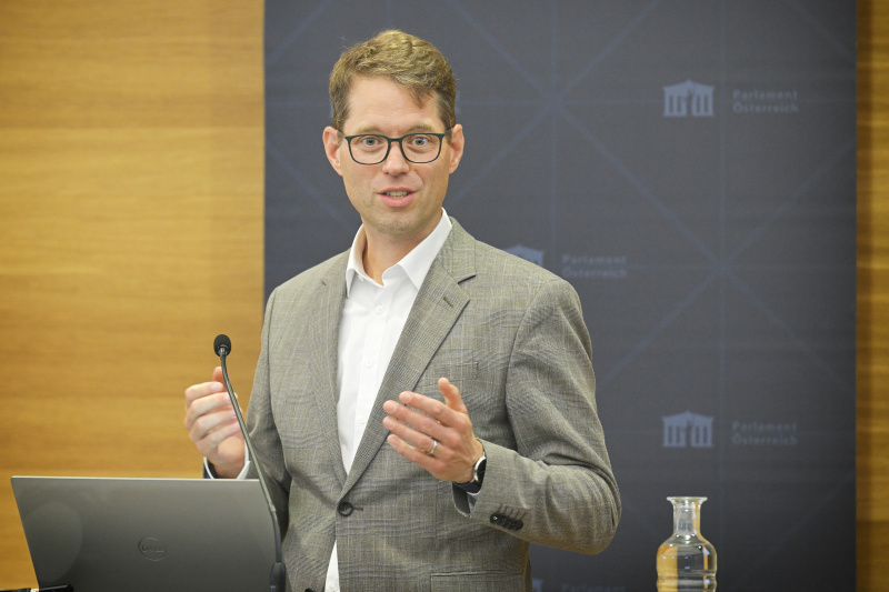 Federal University of Applied Administrative Sciences, Berlin Sven T. Siefken