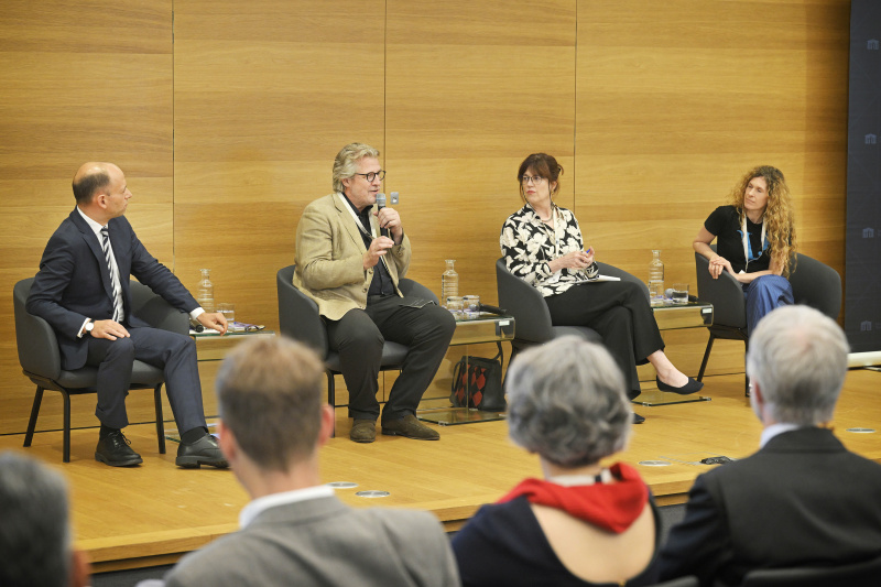 Panel discussion. From left: Political consultant Thomas Hofer, Moderation Philipp Blom, SOAS University of London Emma Crewe, Artistic director of Volksoper Lotte de Beer