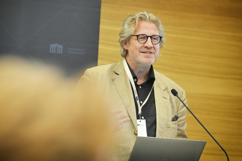 Moderation. Philipp Blom