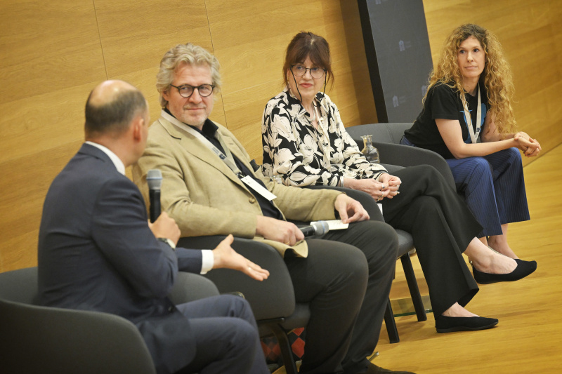 Panel discussion. From left: Political consultant Thomas Hofer, Moderation Philipp Blom, SOAS University of London Emma Crewe, Artistic director of Volksoper Lotte de Beer