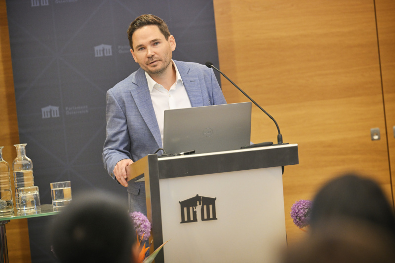 World Café, Pitches. TechTalk