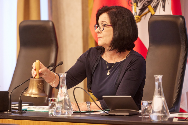 Bundesratspräsidentin Margit Göll (ÖVP) eröffnet die Bundesratssitzung