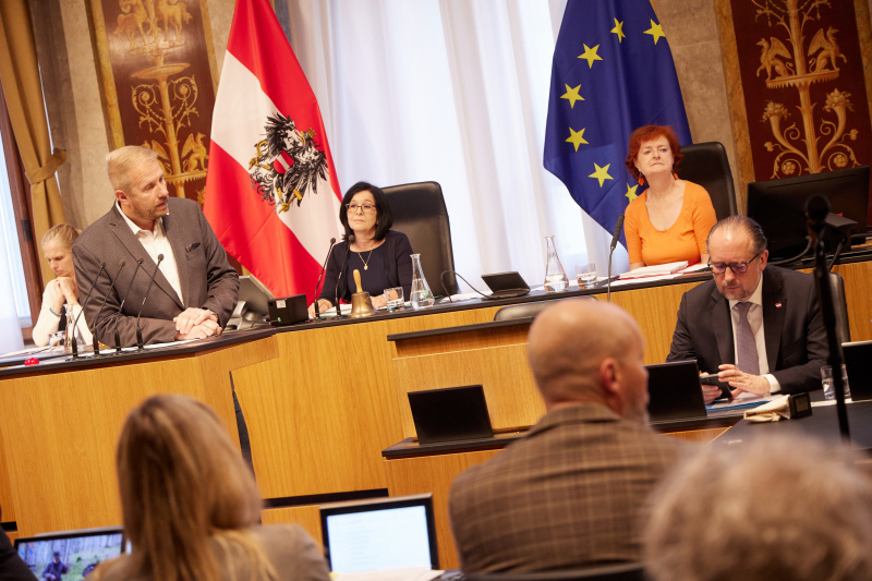 Am Redner:innenpult Bundesrat Markus Leinfellner (FPÖ)