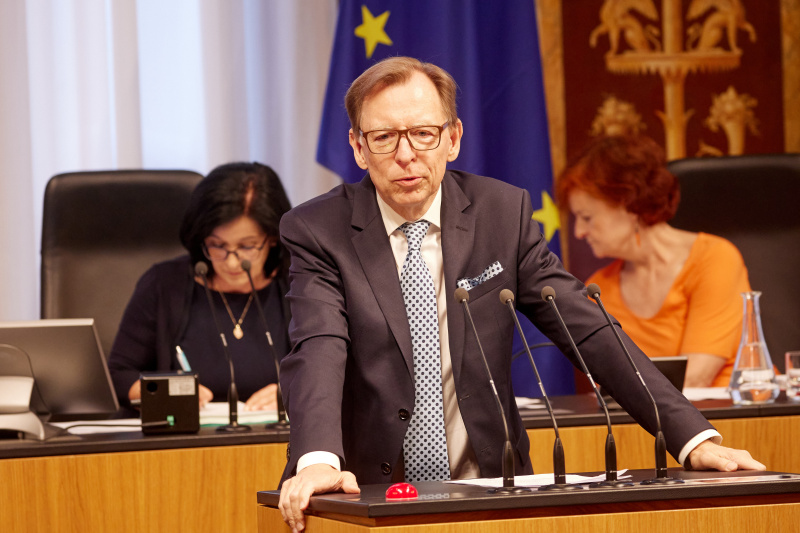 Am Redner:innenpult Bundesrat Christian Buchmann (ÖVP)