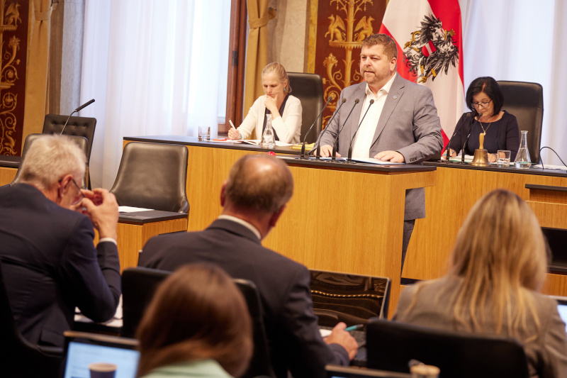 Am Redner:innenpult Bundesrat Andreas Arthur Spanring (FPÖ)