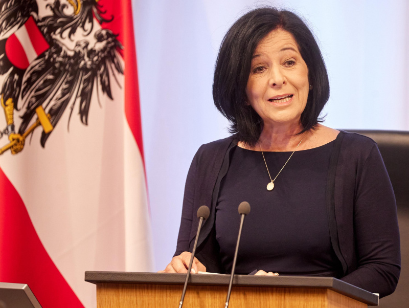 Bundesratspräsidentin Margit Göll (ÖVP/NÖ) bei ihrer Abschiedsrede