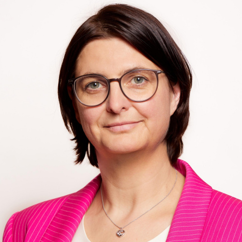 Portrait of Dr. Manuela-Anna Sumah-Vospernik
