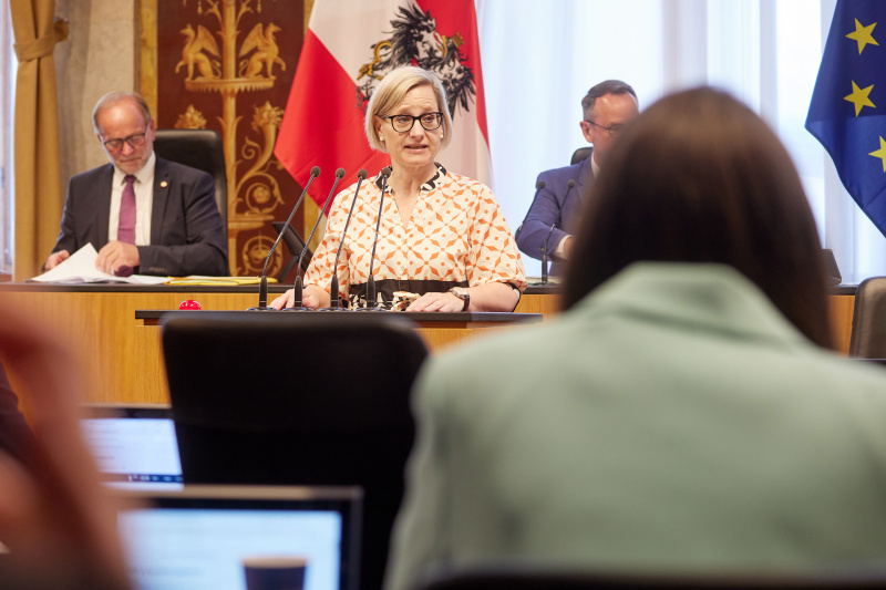 Am Redner:innenpult Bundesrätin Sandra Gerdenitsch (SPÖ)