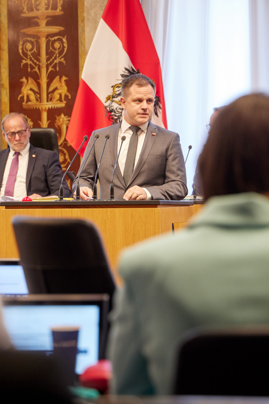 Am Redner:innenpult Bundesrat Philipp Kohl (ÖVP)