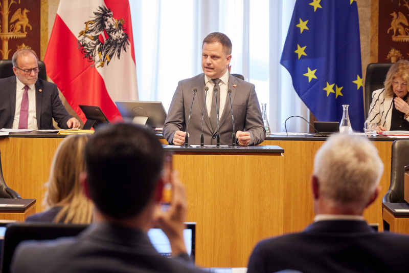 Am Redner:innenpult Bundesrat Philipp Kohl (ÖVP)