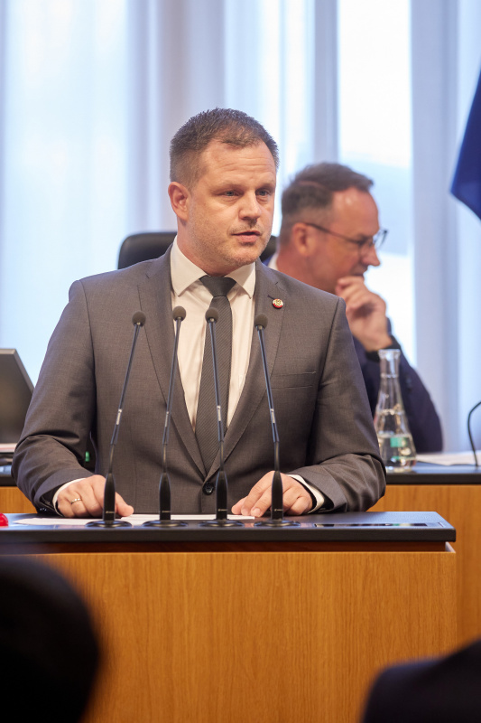 Am Redner:innenpult Bundesrat Philipp Kohl (ÖVP)