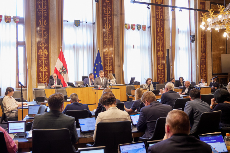 Am Redner:innenpult Bundesrat Philipp Kohl (ÖVP)