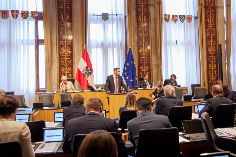 Am Redner:innenpult Bundesrat Daniel Schmid (SPÖ)