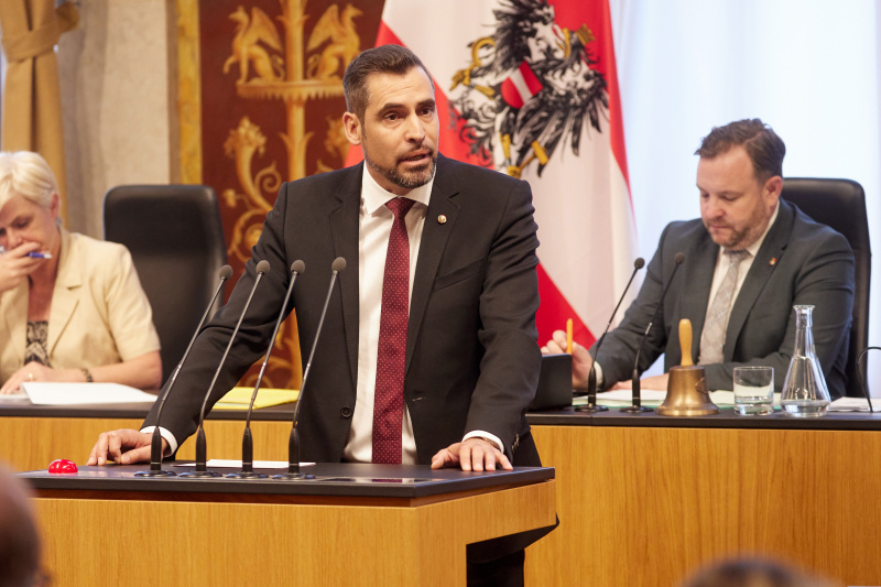 Am Redner:innenpult Bundesrat Daniel Schmid (SPÖ)