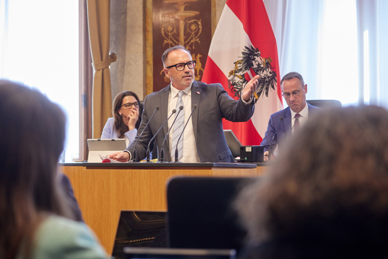 Am Redner:innenpult Bundesrat Günter Pröller (FPÖ)