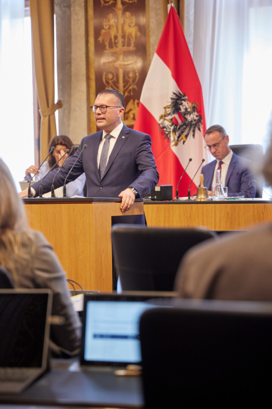 Am Redner:innenpult Bundesrat Matthias Zauner (ÖVP)