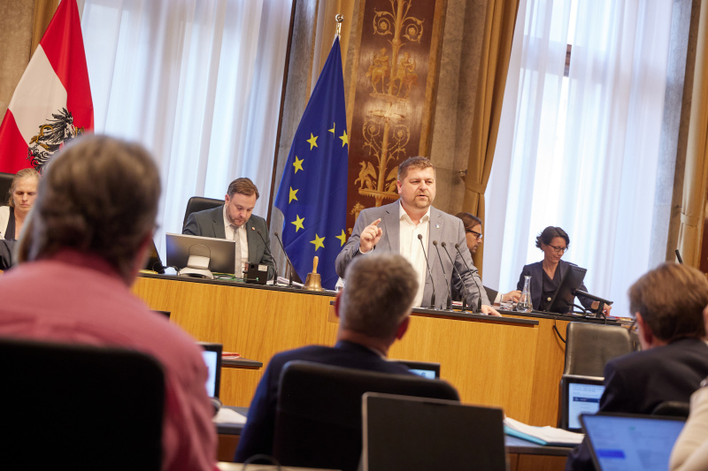 Am Redner:innenpult Bundesrat Andreas Arthur Spanring (FPÖ)