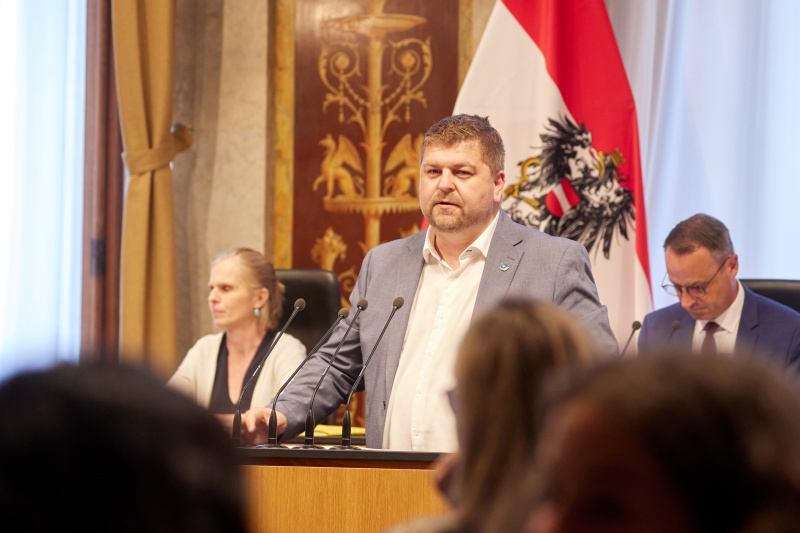 Am Redner:innenpult Bundesrat Andreas Arthur Spanring (FPÖ)