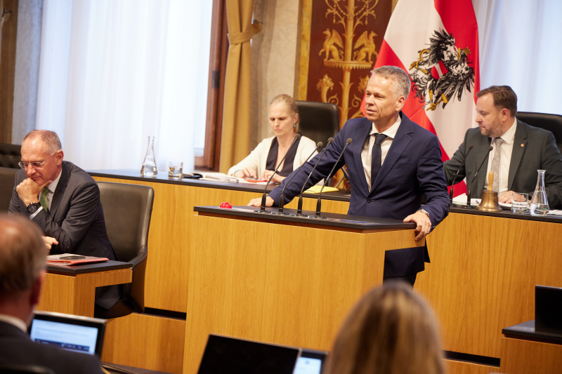 Am Redner:innenpult Bundesrat Harald Himmer (ÖVP)