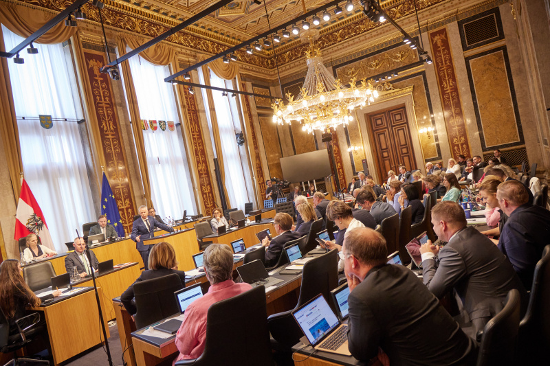 Am Redner:innenpult Bundesrat Harald Himmer (ÖVP)