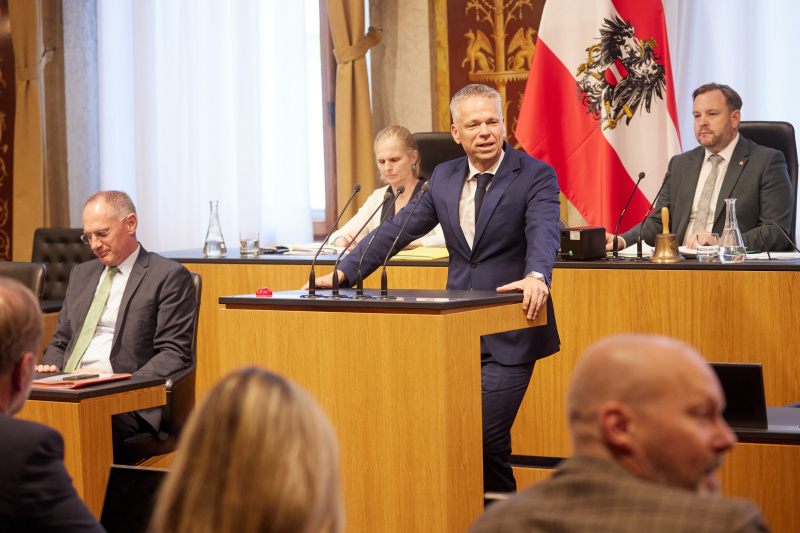 Am Redner:innenpult Bundesrat Harald Himmer (ÖVP)