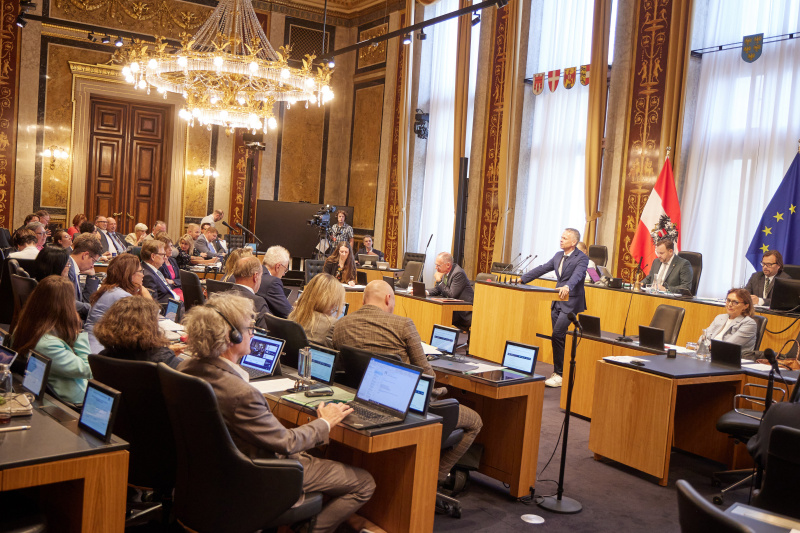 Am Redner:innenpult Bundesrat Harald Himmer (ÖVP)