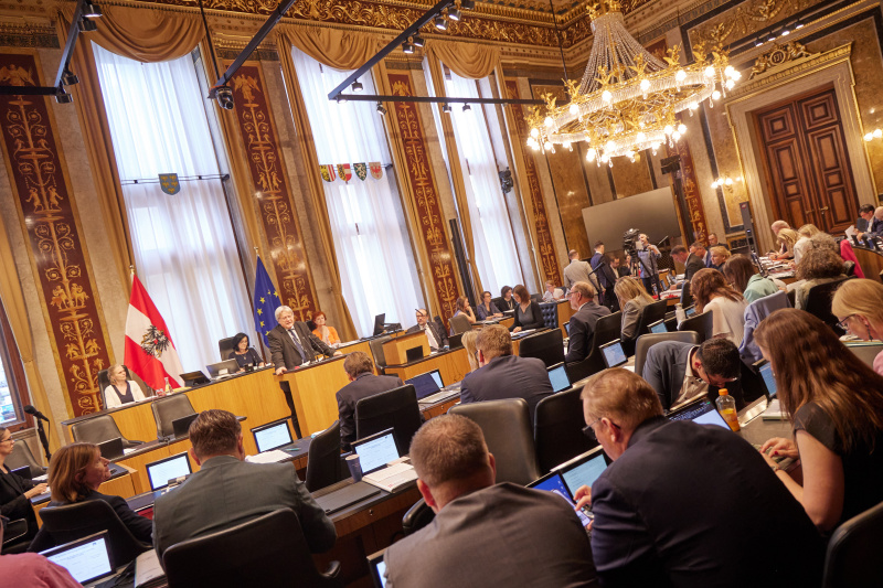 Am Redner:innenpult Bundesrat Stefan Schennach (SPÖ)