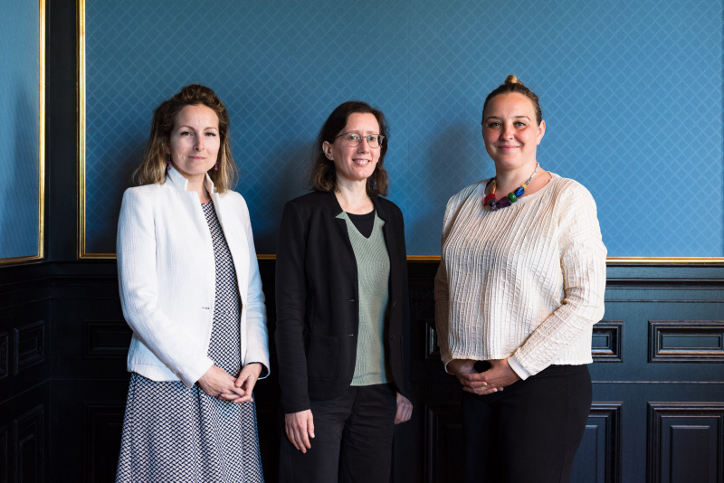 Von links: Politikwissenschaftlerin Tamara Ehs, Martina Zandonella - Demokratiemonitor, Podcast Host Tatjana Lukáš