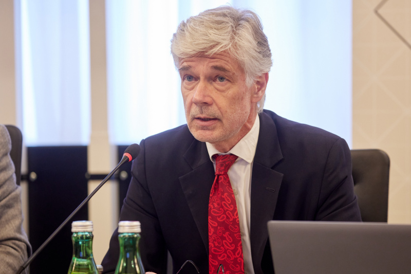 Grußworte. Parlamentsdirektor Harald Dossi