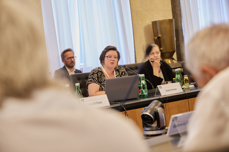 Vortrag I: Zwei- und mehrsprachige Betreuung im elementarpädagogischen Bereich am Beispiel Kärntens. Nadja Kramer ARGE privater zwei- und mehrsprachiger Kindergärten