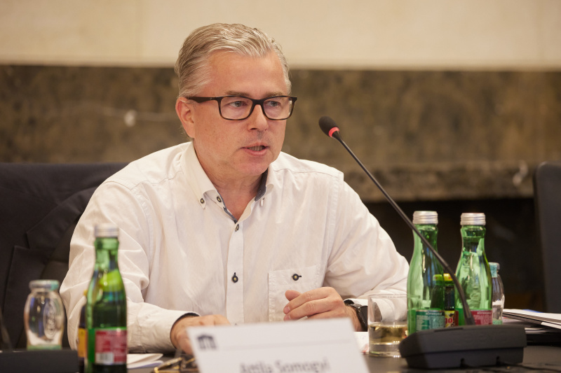 Diskussion & Statements der Volksgruppenbeiräte. Vladimir Mlynar