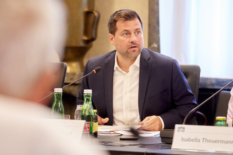 Statements der Bereichssprecher:innen für Volksgruppen der Parlamentsfraktionen. Nationalratsabgeordneter Michael Bernhard (NEOS)