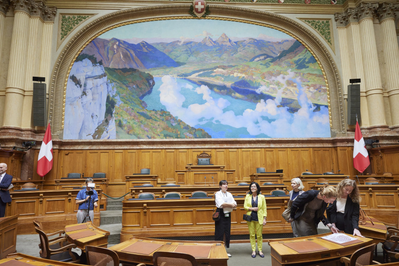 Führung durch das Schweizer Parlament. Österreichische Delegation unter der Leitung von Bundesratspräsidentin Margit Göll (ÖVP) (Mitte)