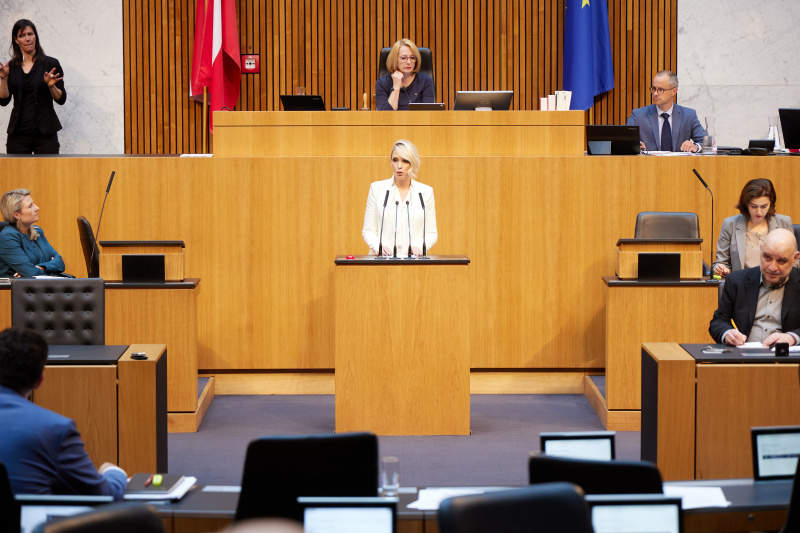 Am Redner:innenpult Nationalratsabgeordnete Pia Philippa Beck