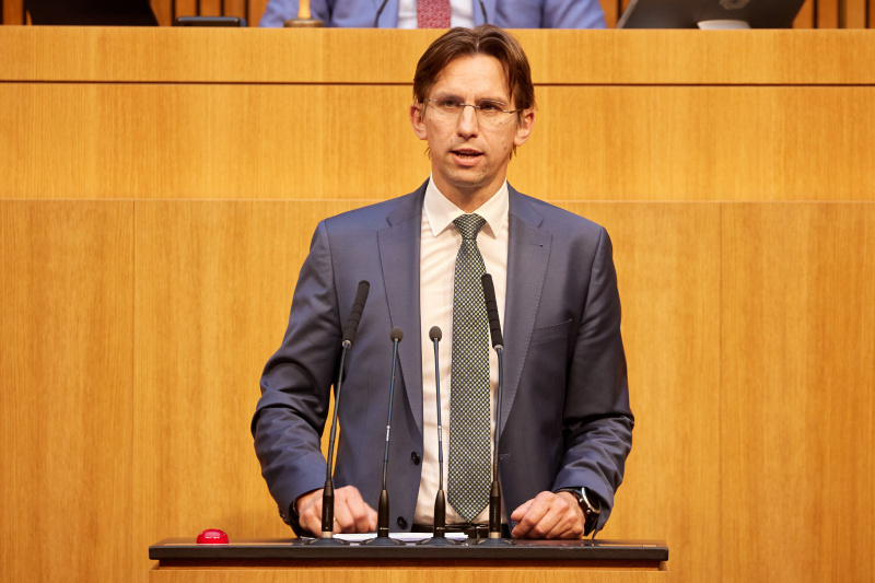 Am Redner:innenpult Nationalratsabgeordneter Joachim Schnabel (ÖVP)