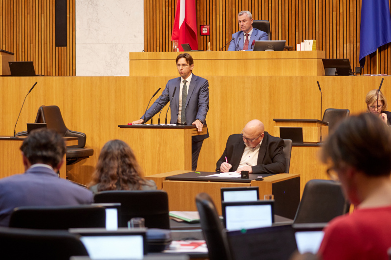 Am Redner:innenpult Nationalratsabgeordneter Joachim Schnabel (ÖVP)