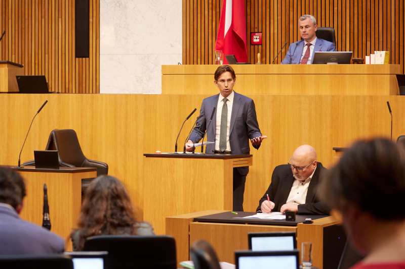 Am Redner:innenpult Nationalratsabgeordneter Joachim Schnabel (ÖVP)