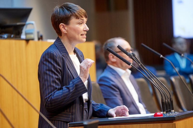 Am Redner:innenpult Klubobfrau Sigrid Maurer (GRÜNE)