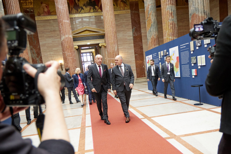 Einholung. Von rechts: Nationalratspräsident Wolfgang Sobotka (ÖVP), Staatspräsident von Ungarn Tamás Sulyok