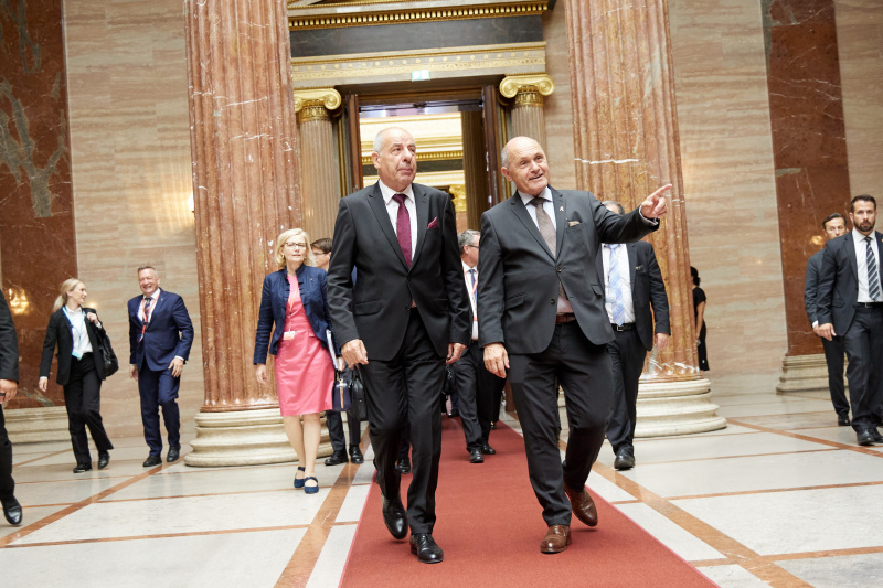 Einholung. Von rechts: Nationalratspräsident Wolfgang Sobotka (ÖVP), Staatspräsident von Ungarn Tamás Sulyok