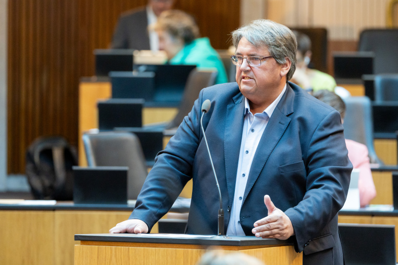 Am Redner:innenpult Nationalratsabgeordneter Josef Muchitsch (SPÖ)