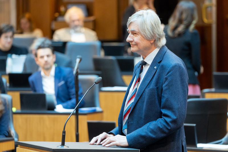 Am Redner:innenpult Nationalratsabgeordneter Josef Smolle (ÖVP)