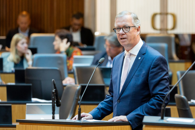 Am Redner:innenpult Nationalratsabgeordneter Werner Saxinger (ÖVP)