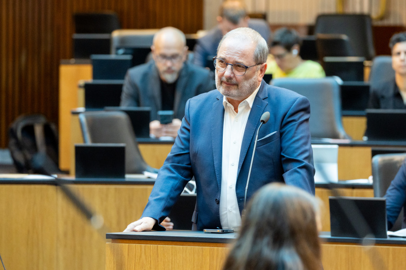 Am Redner:innenpult Nationalratsabgeordneter Dietmar Keck (SPÖ)