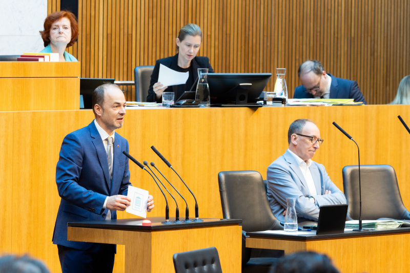 Am Redner:innenpult Nationalratsabgeordneter Josef Hechenberger (ÖVP)